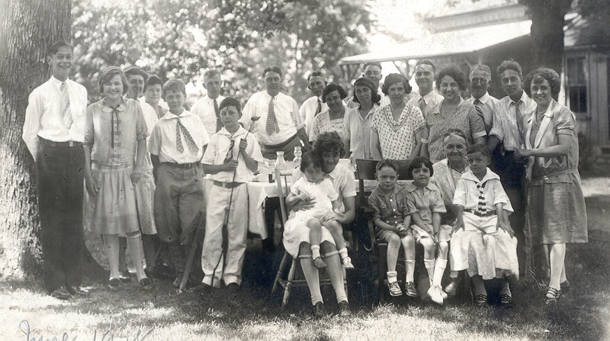Strudell Family Reunion Jun 1927 New Baden IL (Click on Picture to View Full Screen)